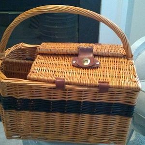 Picnic BASKET
